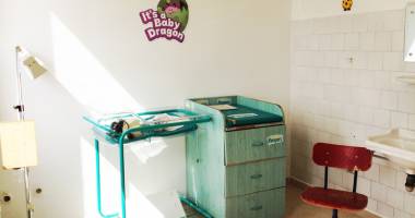 Stire din Sănătate : Un salon de la neonatologie  din Spitalul Județean,  renovat din donații