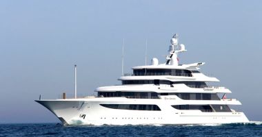 Stire din Economie : Un superyacht deținut de un oligarh rus va fi transferat în Ucraina