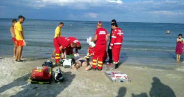 Stire din Eveniment : Un tânăr din București a murit înecat la Mamaia