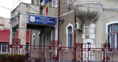 Stire din Eveniment : Un tânăr acuză că a fost bătut de cinci polițiști de la Transporturi