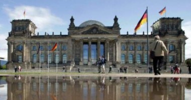 Stire din Actualitate : S-a sinucis în fața Camerei Deputaților din Berlin