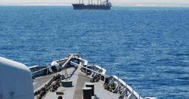 Stire din Economie : Un tanc petrolier a fost atacat de pirați înarmați în Golful Aden