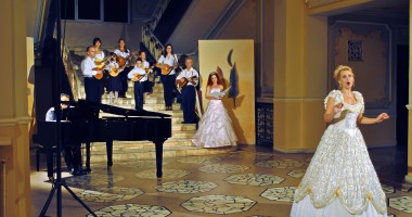 Stire din Cultură-Educație : Un tangou și-o chitară se întâlnesc azi la teatru