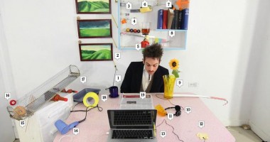 VIDEO AMUZANT / Cel mai ingenios mod de a răsfoi un ziar!