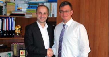 Stire din Politică-Administrație : De ce s-a întâlnit Mihai Răzvan Ungureanu cu Mihai Petre
