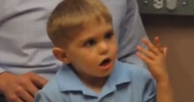 Stire din Diverse : VIDEO / Reacția băiețelului care a auzit sunete pentru prima dată la vârsta de trei ani