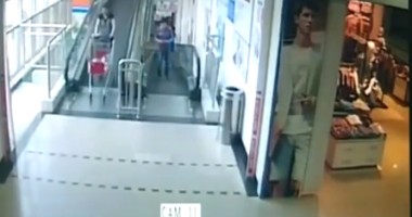Stire din Diverse : VIDEO ȘOCANT! Femeie UCISĂ de CĂRUCIOR, în supermarket