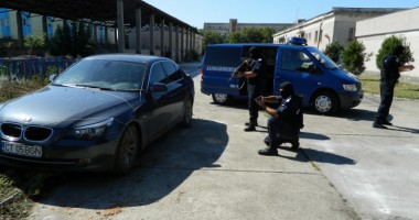 Stire din Eveniment : Galerie FOTO. Percheziții de amploare la Constanța / Fostul deputat Bivolaru, reținut pentru spălare de bani. Prejudiciu de peste un milion de lei