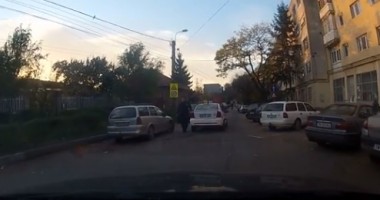 Stire din Eveniment : VIDEO / Amenințarea unui taximetrist: "Îți bag cuțitul în gât!"