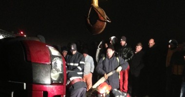IMAGINI ȘOCANTE / TRAGEDIE RUTIERĂ! DOI COPII ȘI TREI ADULȚI AU MURIT după ce mașina a PLONJAT în canal la Cernavodă. Copilul dat dispărut, găsit pe fundul apei! UPDATE - 6