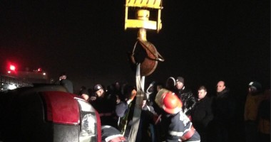 IMAGINI ȘOCANTE / TRAGEDIE RUTIERĂ! DOI COPII ȘI TREI ADULȚI AU MURIT după ce mașina a PLONJAT în canal la Cernavodă. Copilul dat dispărut, găsit pe fundul apei! UPDATE - 7
