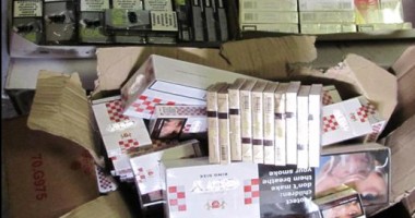 DESCINCERI LA CONSTANȚA / MASCAȚII au dărâmat ușa greșită, în căutarea bișnițarilor de țigări - 3