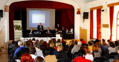 Stire din Eveniment : Directorii de licee, informați despre fenomenul drogurilor din școli