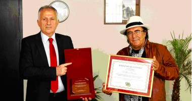 Stire din Eveniment : Cântărețul Al Bano, implicat în lupta antidrog din România