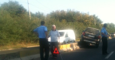 Stire din Eveniment : GALERIE FOTO. Accident rutier spectaculos la intrare în Lazu