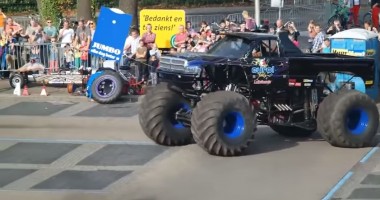 Stire din Actualitate : Video ȘOCANT! Un bolid a ucis două persoane și a rănit alte 18 în timpul unui spectacol