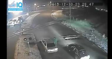 Stire din Eveniment : Pe când și la noi? Ce pățesc cei care nu vor să oprească la nivel cu calea ferată - VIDEO