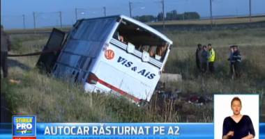 Stire din Eveniment : IMAGINI FOTO ȘI VIDEO / Grav accident de autocar pe Autostrada Soarelui! DOI MORȚI, ZECI DE RĂNIȚI / UPDATE
