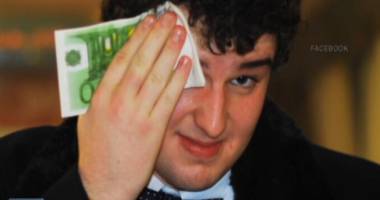 Stire din Eveniment : Video. Fiul unui mogul, aventuri pe litoral.  A sărit în mare direct din elicopter!