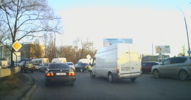 VIDEO. Nu se bat șoferii, ci pasagerii! Pumni și palme, în plin trafic