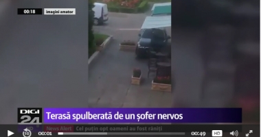 VIDEO. Terasă spulberată de un șofer nervos. Bărbatul s-a predat