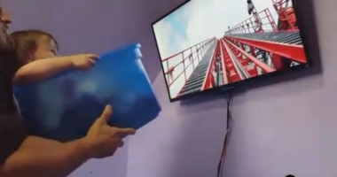 VIDEO / UN PĂRINTE INVENTIV! Cum și-a "construit" acasă propriul roller coaster