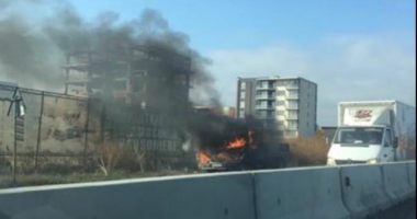 Galerie foto / Atenție! Mașină în flăcări la intrare în Constanța - 2
