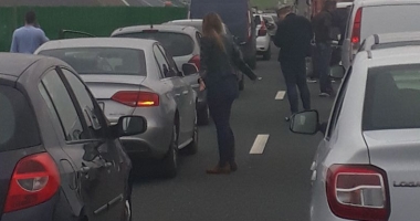 Stire din Eveniment : ACCIDENT RUTIER PE AUTOSTRADĂ, în apropiere de MEDGIDIA. TRAFICUL, BLOCAT
