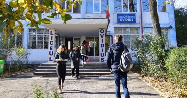 Stire din Cultură-Educație : Prof. Cristina Anghel, directorul Liceului "Ovidius": "Personal, nu am nicio preferință pentru vreun local sau Pub"