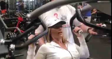 Stire din Sport : VIDEO INEDIT / Nadia Comăneci se antrenează cu Arnold Schwarzenegger