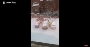 Stire din Actualitate : VIDEO. "Antrenament special!" TREI POLIȚIȘTI, surprinși în timp ce se băteau cu zăpadă