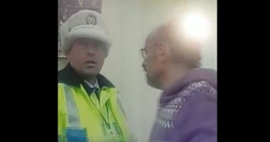 Stire din Eveniment : ATENȚIE, LIMBAJ VULGAR! SCANDAL LA SPITALUL DIN HÂRȘOVA! POLIȚIȘTII LOCALI, ÎNJURAȚI CA LA UȘA CORTULUI - VIDEO