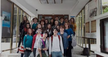 Stire din Cultură-Educație : GALERIE FOTO / Un liceu aproape de centenar, în centenar