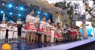Stire din Eveniment : S-a rupt scena de la Festivalul Mamaia Copiilor, sub greutatea celor mici. Ce spune Primăria Constanța
