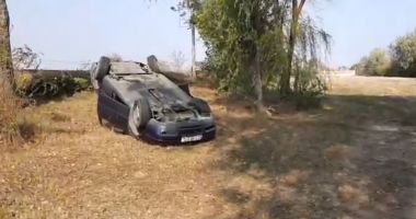 Stire din Eveniment : MAȘINĂ RĂSTURNATĂ între Eforie Sud și Eforie Nord. Intervine elicopterul SMURD