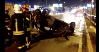 Un Ferrari s-a făcut praf! Vehiculul a intrat în separatorul ce desparte sensurile de pe DN1