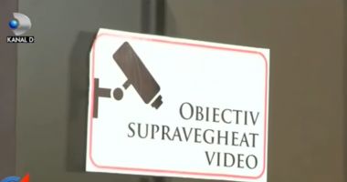 Stire din Eveniment : Primar filmat în timp ce fura dintr-un hotel, la o dezbatere despre anticorupție