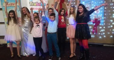 Stire din Cultură-Educație : "Colindăm cu sufletul în Magia Craciunului pe Omul de zăpadă"