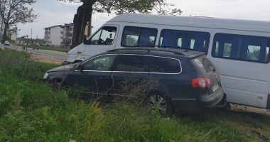 UPDATE. Accident la Constanța! Microbuz cu călători, izbit în copac. Trei victime - 3