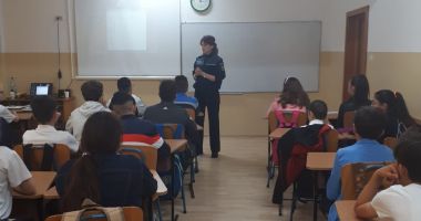 Drogurile, un pericol real printre elevi! La Constanța, se iau măsuri