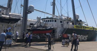 ÎN PREMIERĂ! Nava Greenpeace a acostat în Portul Constanța