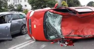 UPDATE/ Accident grav pe strada Soveja. Un autoturism e răsturnat, o victimă inconștientă. GALERIE FOTO/VIDEO - 3