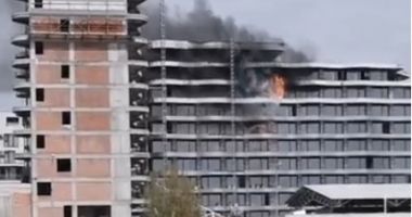 VIDEO. Un bloc din staţiunea Mamaia a luat foc - 1