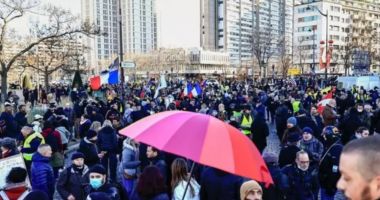 Stire din Actualitate : Proteste de amploare la Paris! Poliția a folosit gaze lacrimogene
