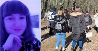 Stire din Eveniment : OPERAŢIUNE ÎN FORŢĂ! Sute de poliţişti şi voluntari, câini de urmă şi elicoptere caută o studentă dispărută de o lună! Obiectele ei, găsite între copaci