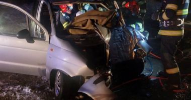 Stire din Eveniment : Un şofer de TIR a intrat intenţionat cu un Matiz într-un copac. Soţia sa a fost găsită moartă acasă