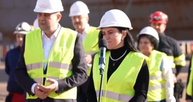 Galerie VIDEO/FOTO. Premierul Marcel Ciolacu a vizitat SNC. "Am încercat să vedem cât mai mult la un șantier naval, un punct de reper. Numărul 1 pe construcția de tancuri petroliere și chimice" - 5