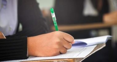 Stire din Cultură-Educație : Emoţii la Evaluarea Naţională / Miercuri, proba la Matematică