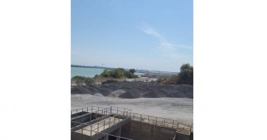 Stire din Social : Nereguli grave descoperite la o fabrică de ciment și pe un șantier din Eforie