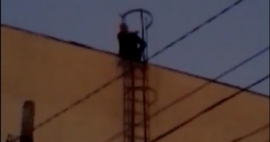 VIDEO. Protest la înălțime, pe un bloc din Constanța